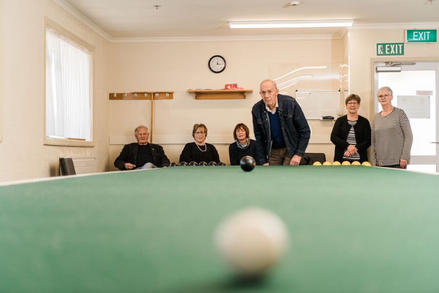Indoor bowls table