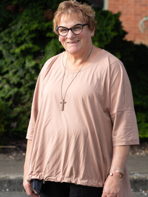 Lynn Morton headshot 2